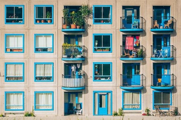 Comment varie le prix d'un appartement en fonction de sa superficie ?